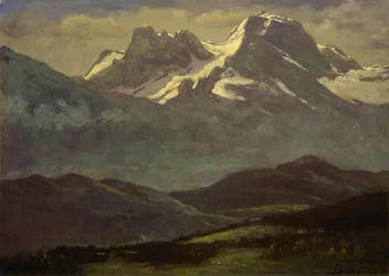 Neve estiva sulle cime o montagne innevate